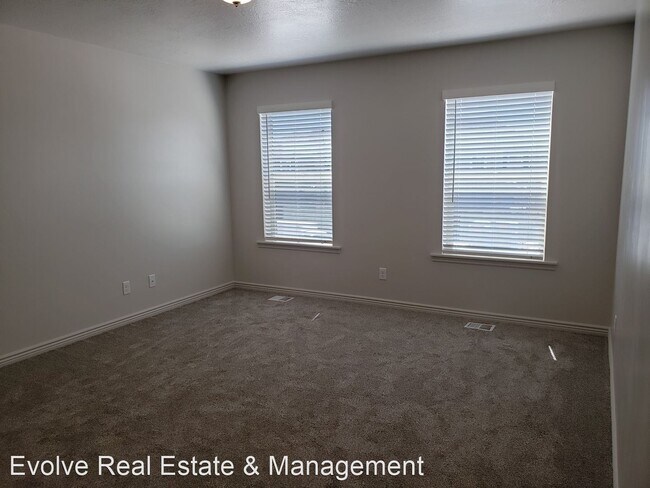 Building Photo - 5 br, 3.5 bath House - 788 N 2560 E