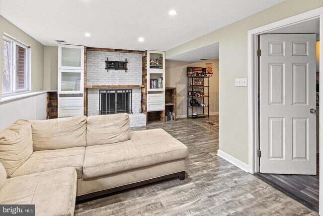 Building Photo - 1005 Aquia Dr