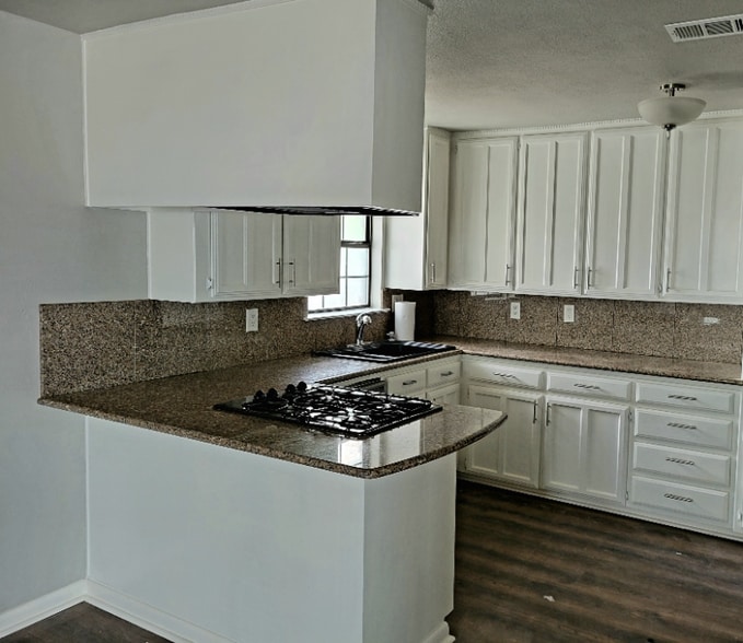 Building Photo - 4400 Hodgkins Rd