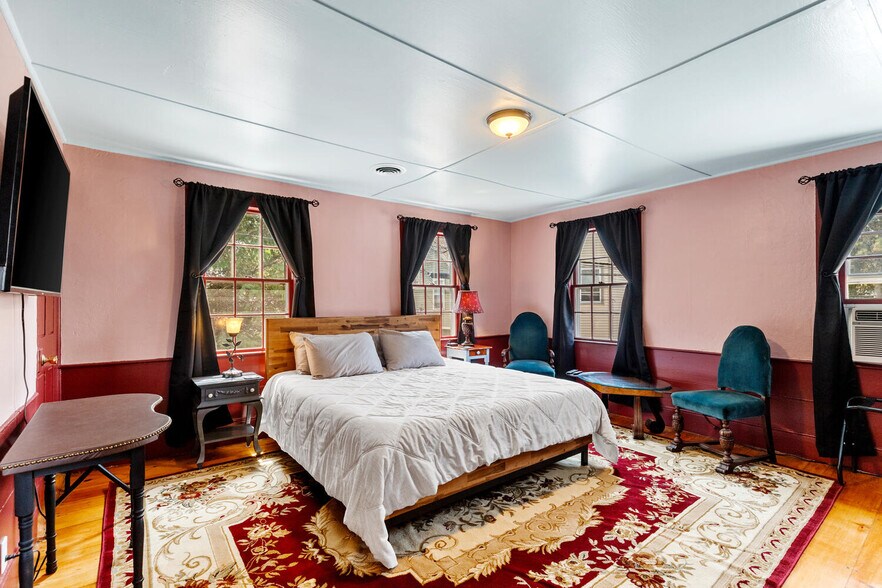 Building Photo - 25 Becket St