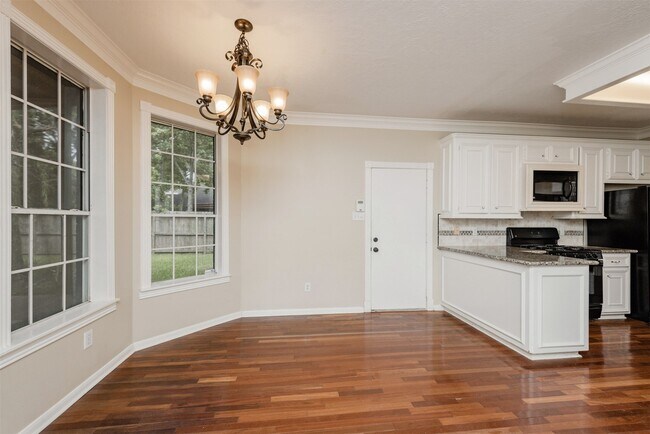 Building Photo - 215 Sunset Ridge Dr