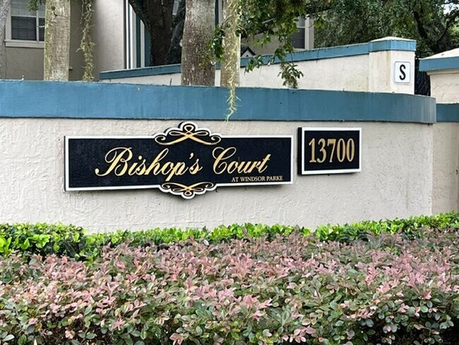 Building Photo - 13700 Richmond Park Dr N