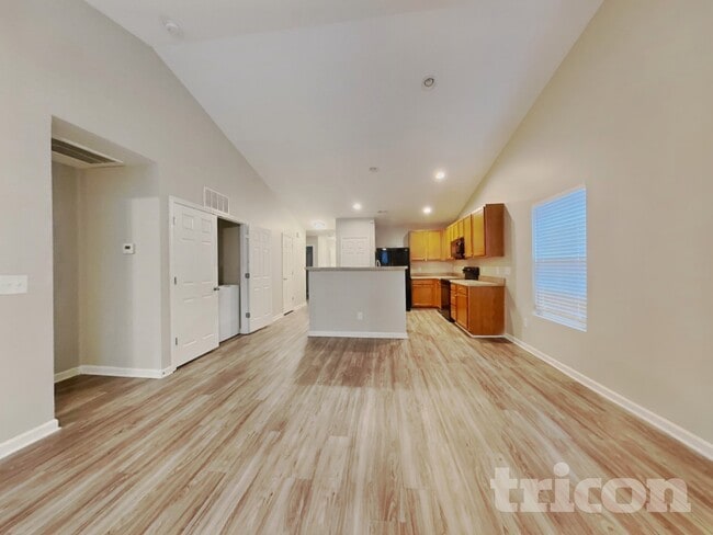 Building Photo - 304 Kendall Dr