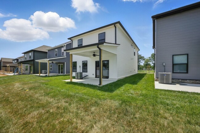 Building Photo - 3 Bedroom 2 1/2 Bath Luxury Home Near Madison Street!