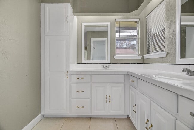 Building Photo - 6315 Rustygate Dr