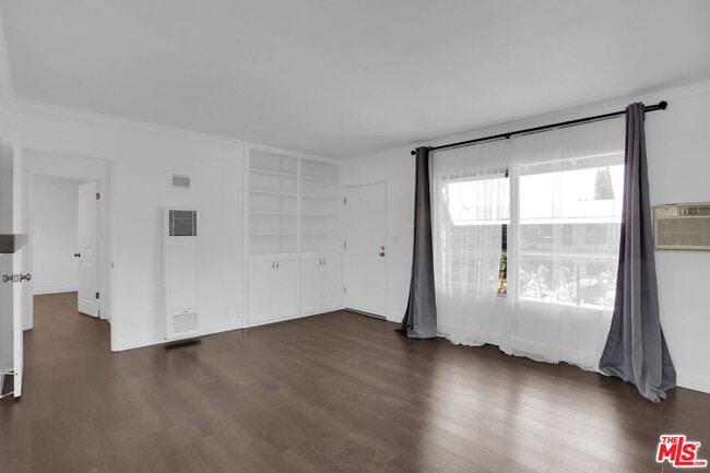 Building Photo - 1100 W Glendon Way