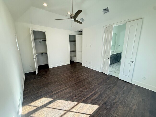 Building Photo - 10760 Craighead Dr