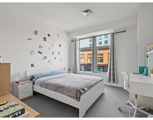 Building Photo - 375 Canal St