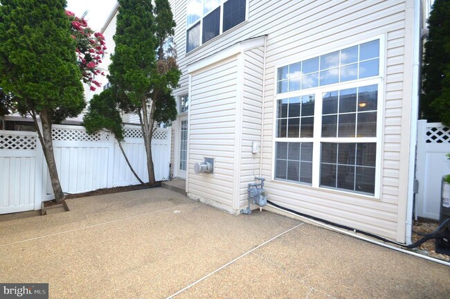 Building Photo - 25492 Freda Ln