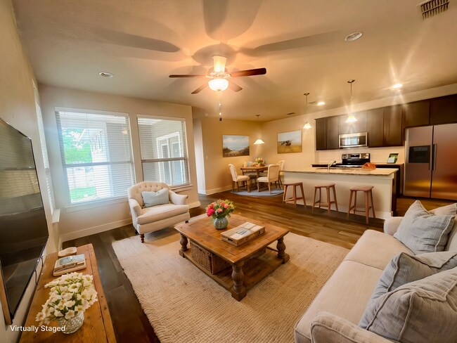 Building Photo - Fabulous Townhome Located minutes to Gruene and Downtown New Braunfels!