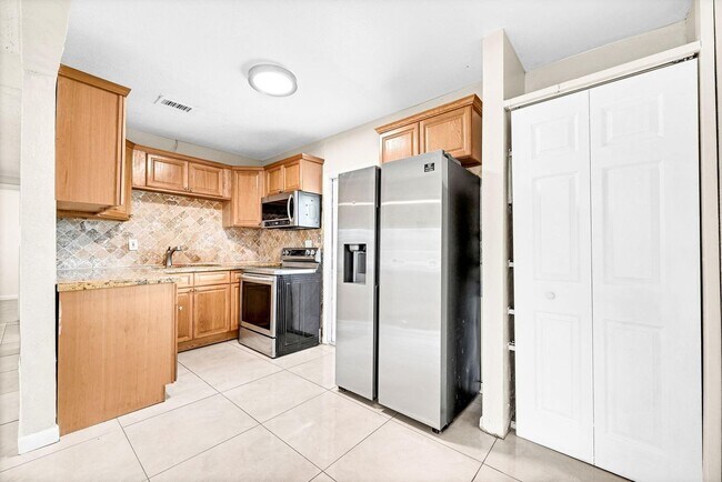 Primary Photo - 15710 NW 19th Ave
