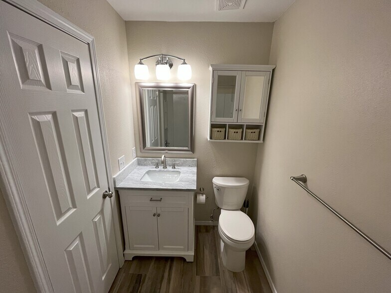 Building Photo - 5001 Grande Dr