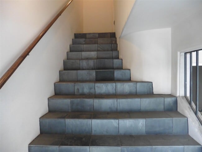 Building Photo - 2301 Camden Dr