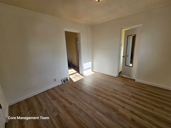 Building Photo - Updated 3 bedroom 1 bath apartment for rent