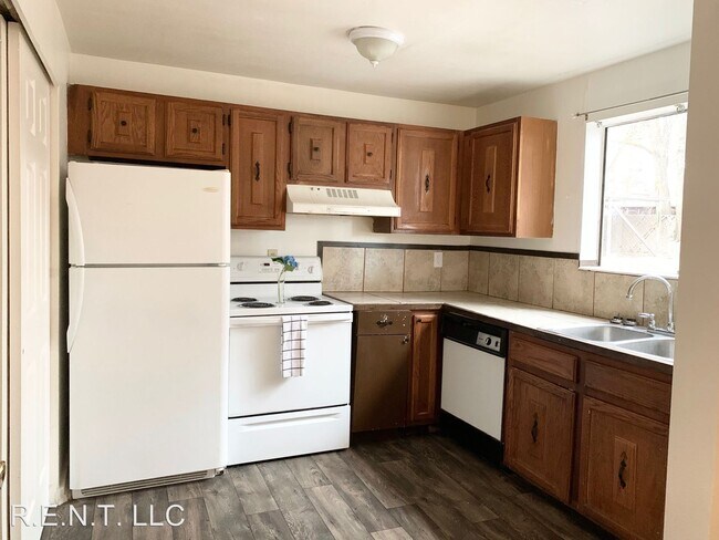 Building Photo - 2 br, 1 bath Apartment - 3362-3368 S 200 E