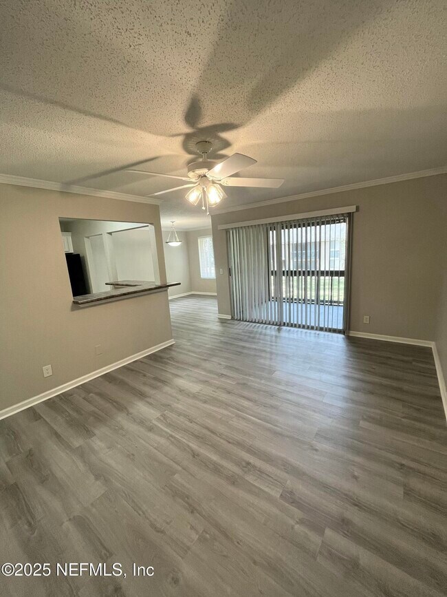 Building Photo - 8880 Old Kings Rd S