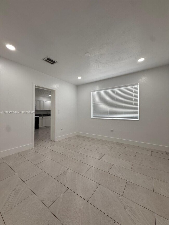 Building Photo - 600 NW 116th Terrace