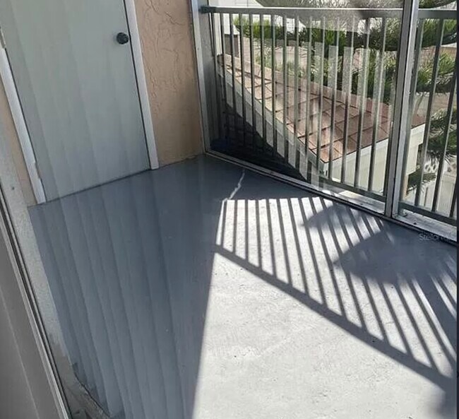 Building Photo - 7210 N Manhattan Ave