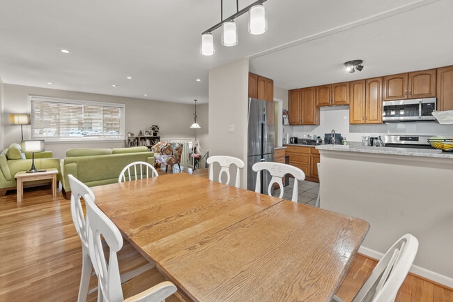 Building Photo - 212 Rollins Ave