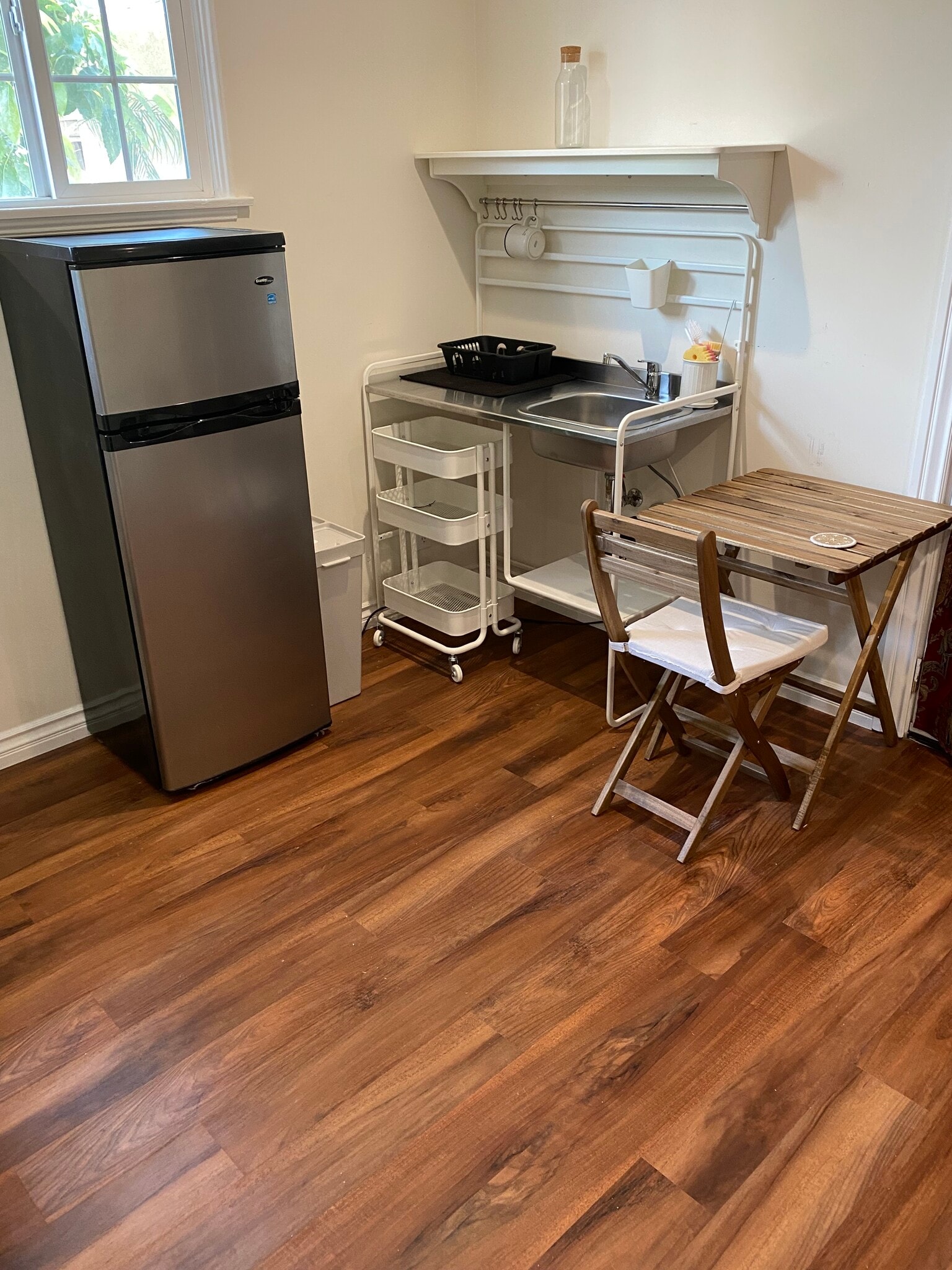 Kitchenette - 611 S Griffith Park Dr