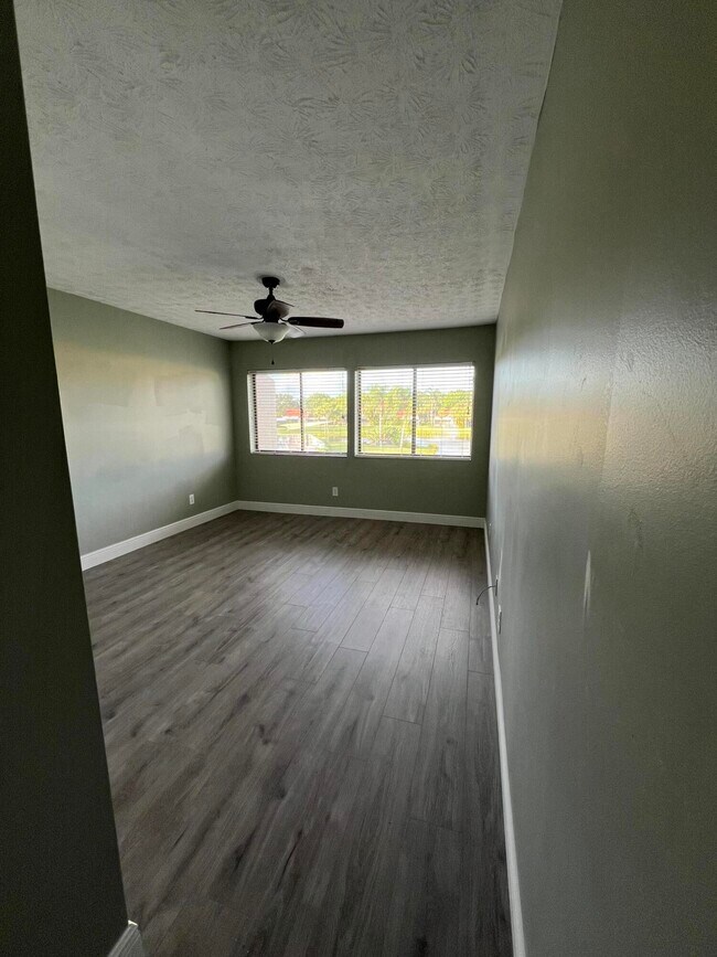 Building Photo - 1584 SW Crossing Cir