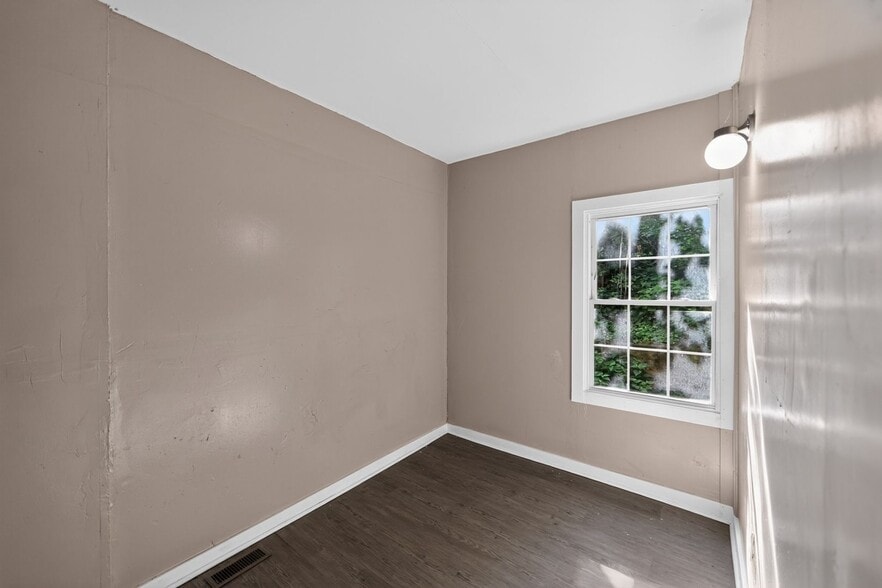 Building Photo - 362 9th St