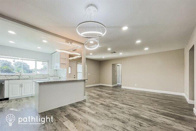 Building Photo - 2112 Timber Ln