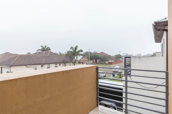 Building Photo - 2314 E 25th St