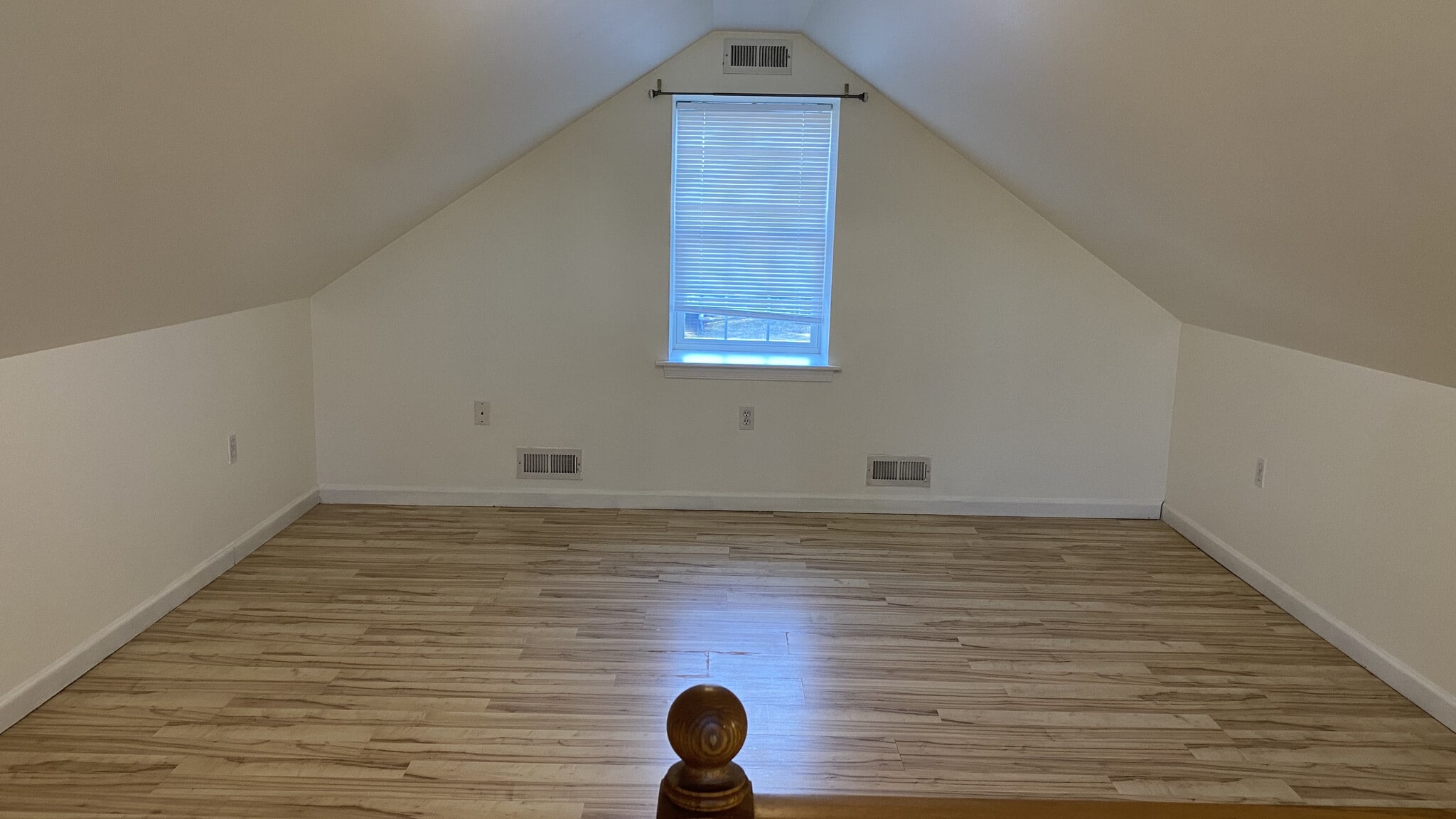 Building Photo - 1294 N Mountain Rd