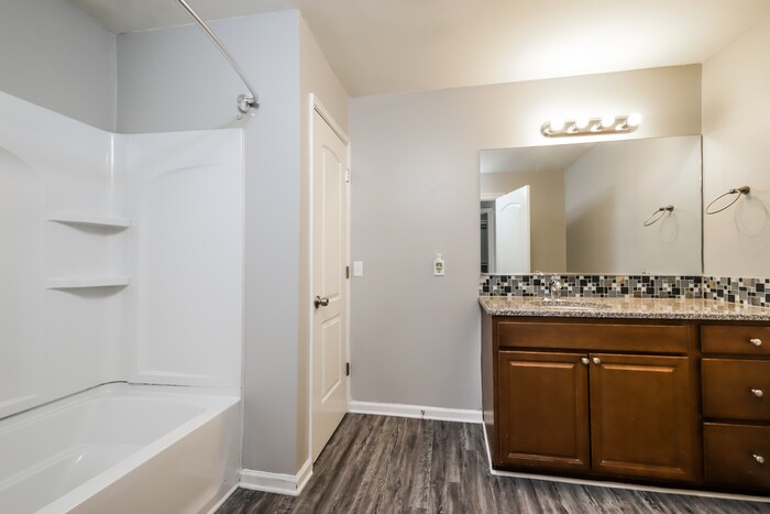 Building Photo - 5160 Largo Dr