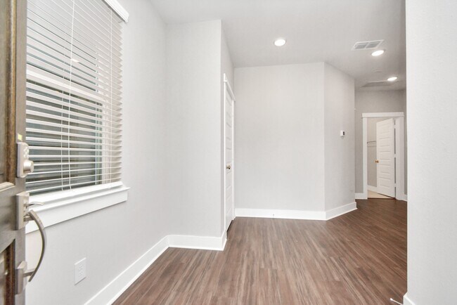 Building Photo - 708 Strawberry Pines Ct