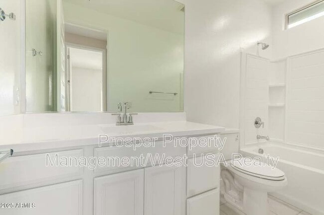 Building Photo - 12324 W Wagon Wheel Dr