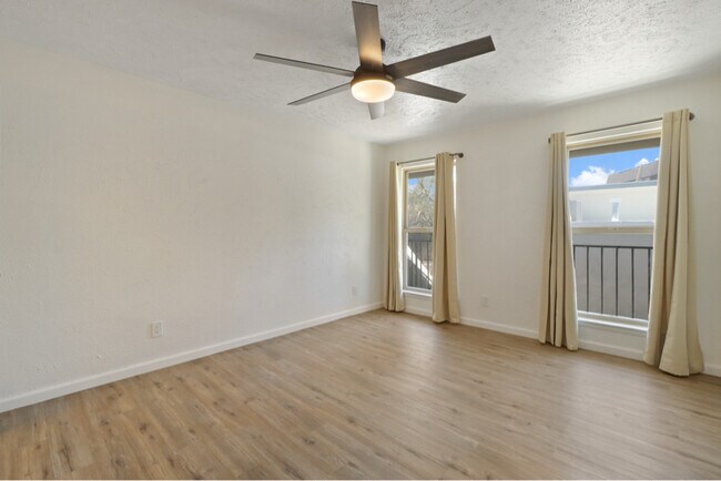 Building Photo - 1620 N Wilmot Rd