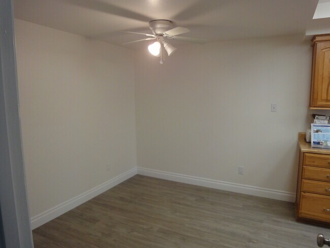 Building Photo - 613 Cedar Pl