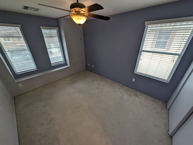 Building Photo - 7570 Dobroyd Dr