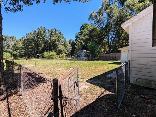 Building Photo - Coming Soon! 3 Bedroom