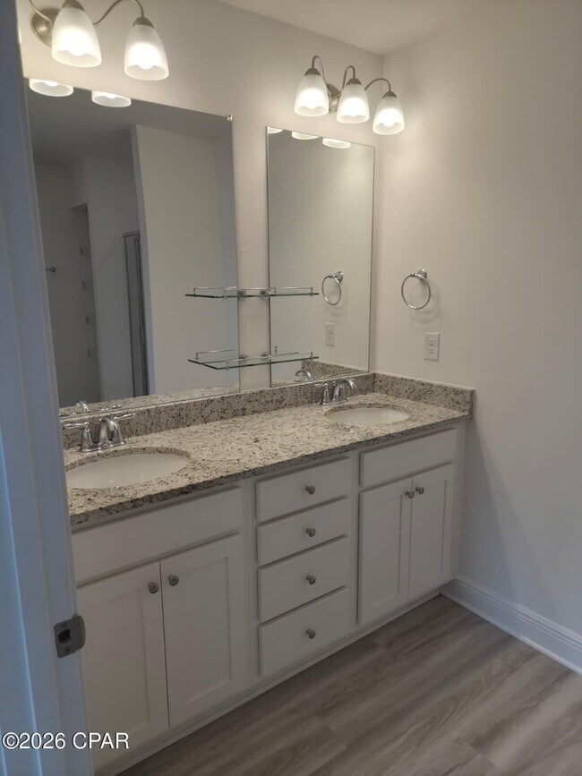 Building Photo - 460 Melrose Wy