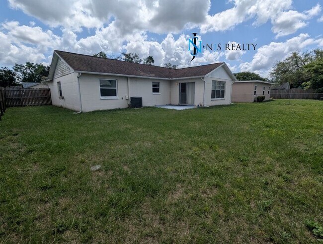 Building Photo - Great Location!  Charming, TRUE 3/2/1, 1283sq ft home with RENOVATED bathrooms & kitchen, fenced ...