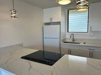 Building Photo - Updated 1-BR, 1-BA with 1-parking