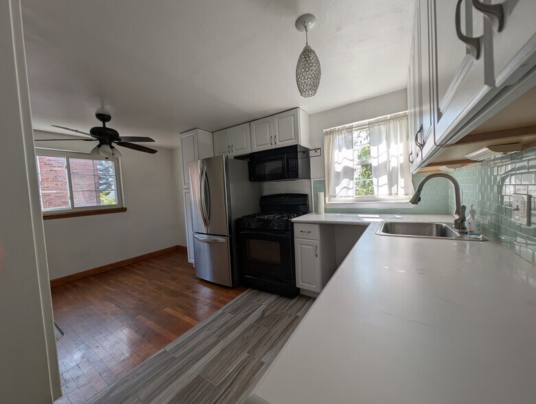 Dinning/Kitchen - 195 Victory Ln