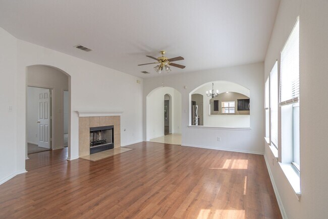 Building Photo - 702 Pampas Ricas Dr