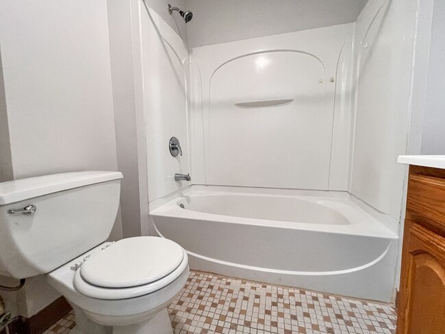 Building Photo - 207 Wethersfield Ave