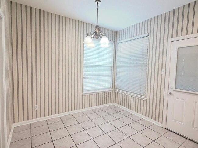 Building Photo - 12211 Meadow Crest Ct