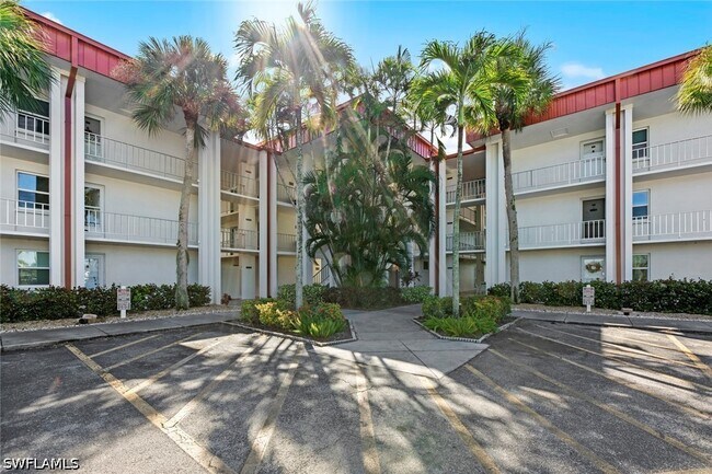 Building Photo - 1700 Pine Valley Dr