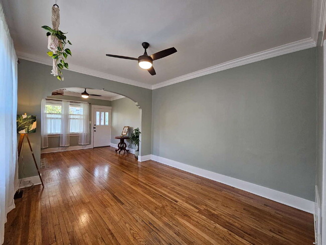 Building Photo - Stylish 3-Bed 2-Bath Home in West Colfax