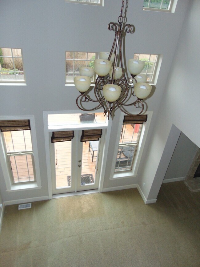 Building Photo - 4+ Bedroom/2.5 Bath Luxury Kirkland Home.  Spacious Home, Rose Hill Area!  A Must See!