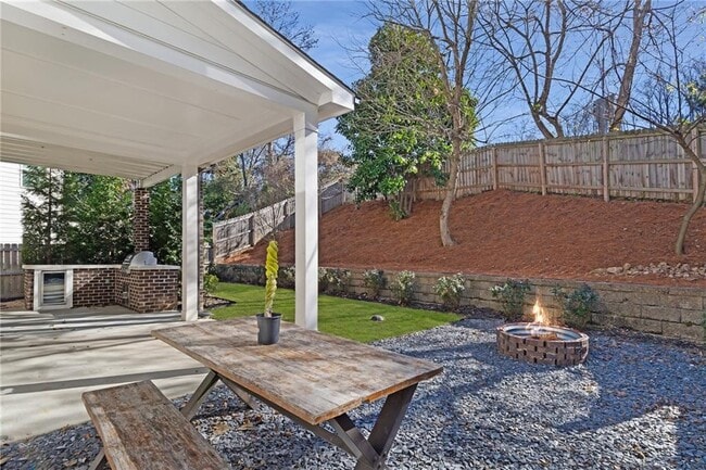 Building Photo - 1859 Commons Pl NW