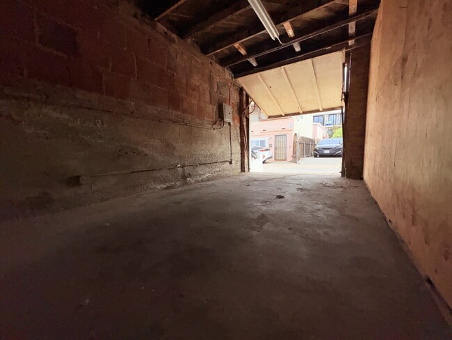 Building Photo - 2/Bed 1 Bath Beach Front Cottage