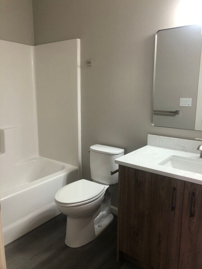 Building Photo - 2243