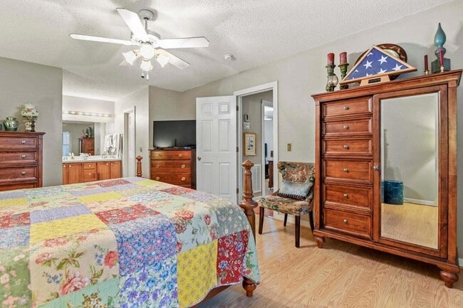 Building Photo - 302 Summerset Ln